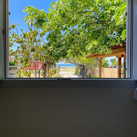 Casa Lia-Beach Front Villa Nea Kallikrateia 외부 사진