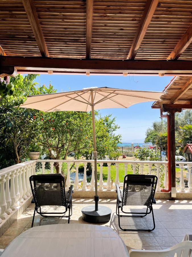 Casa Lia-Beach Front Villa Nea Kallikrateia 외부 사진