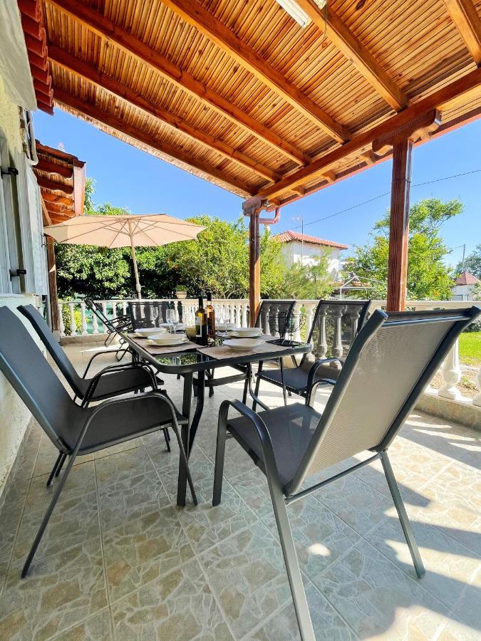 Casa Lia-Beach Front Villa Nea Kallikrateia 외부 사진