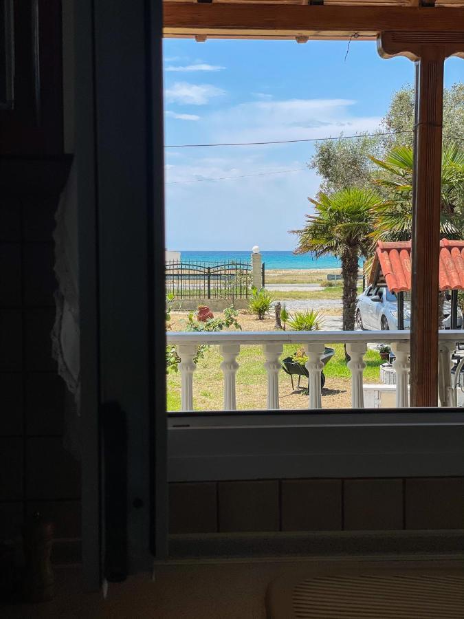 Casa Lia-Beach Front Villa Nea Kallikrateia 외부 사진